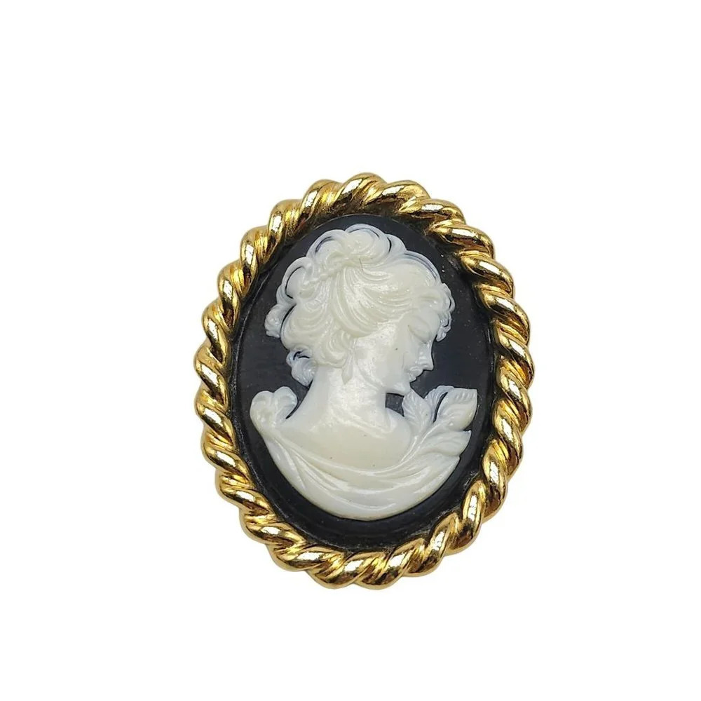 Black White Acrylic Oval Cameo Brooch Pin Gold Tone Vintage